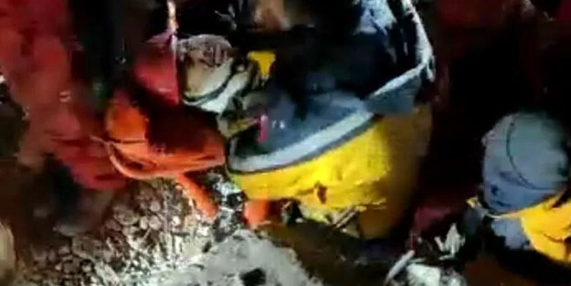 71 saat sonra kurtarılan Bekir amcanın ilk sorusu şaşırttı