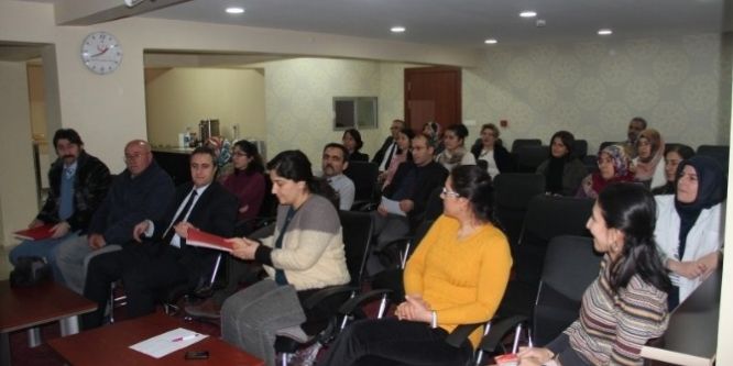 Ebe ve hemşirelere eğitim veriliyor