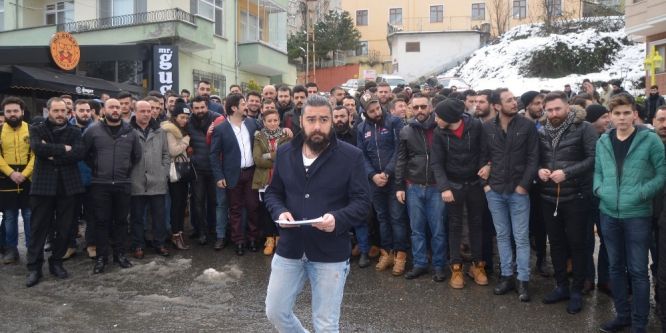 Sigaranın yasaklanmasını kepenk indirerek protesto ettiler