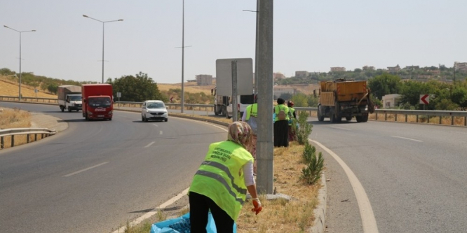 Siirt’te yol kenarları temizleniyor