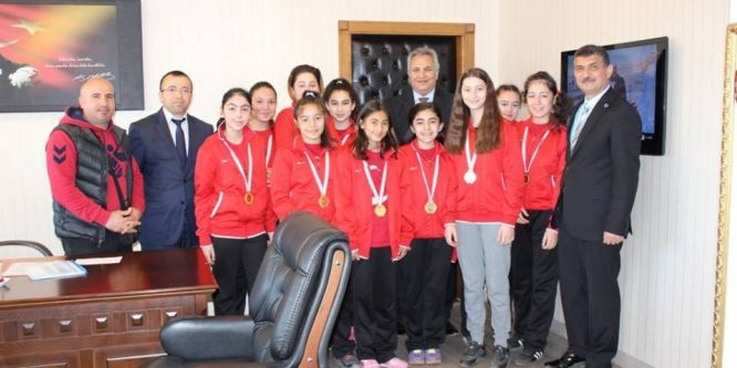 Kaymakam Yapıcı, başarılı sporcuları ağırladı