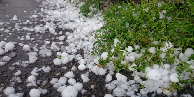 Dolu yağışı hayatı felç etti