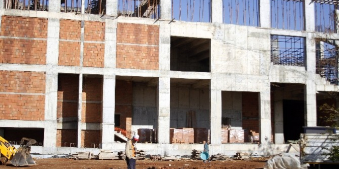 Antalya’da çöken inşaatta çalışmalar askıya alındı