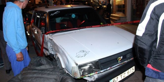 Alkollü sürücü önce araçlara sonra yayalara çarptı