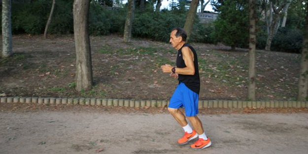 71'lik ihtiyar delikanlı, 45'inci maratonunu koşacak