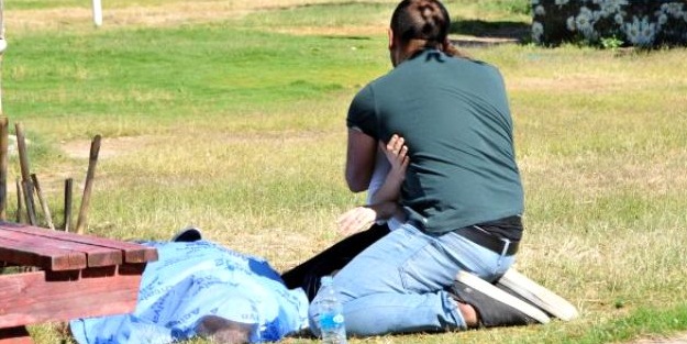 72 yaşındaki adam sokağa çıkma izninde parkta hayatını kaybetti