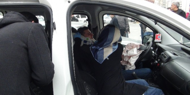 Işık ihlali zincirleme kazaya neden oldu