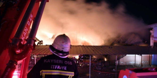 Kayseri’deki fabrika yangınının çıkış nedeni araştırılıyor