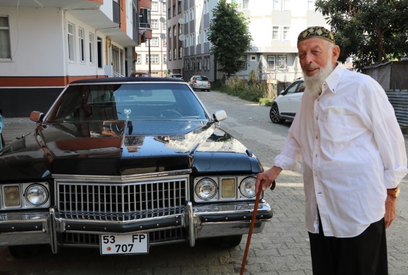 73 model klasik arabaya gözü gibi bakıyor!