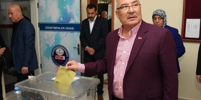 Belediye başkanları oyunu kullandı