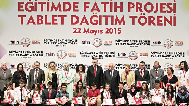 737 bin öğrenciye tablet