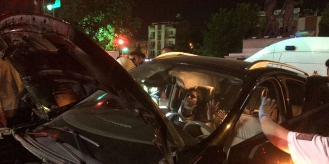 Trafik kazasında bir aile yok oluyordu