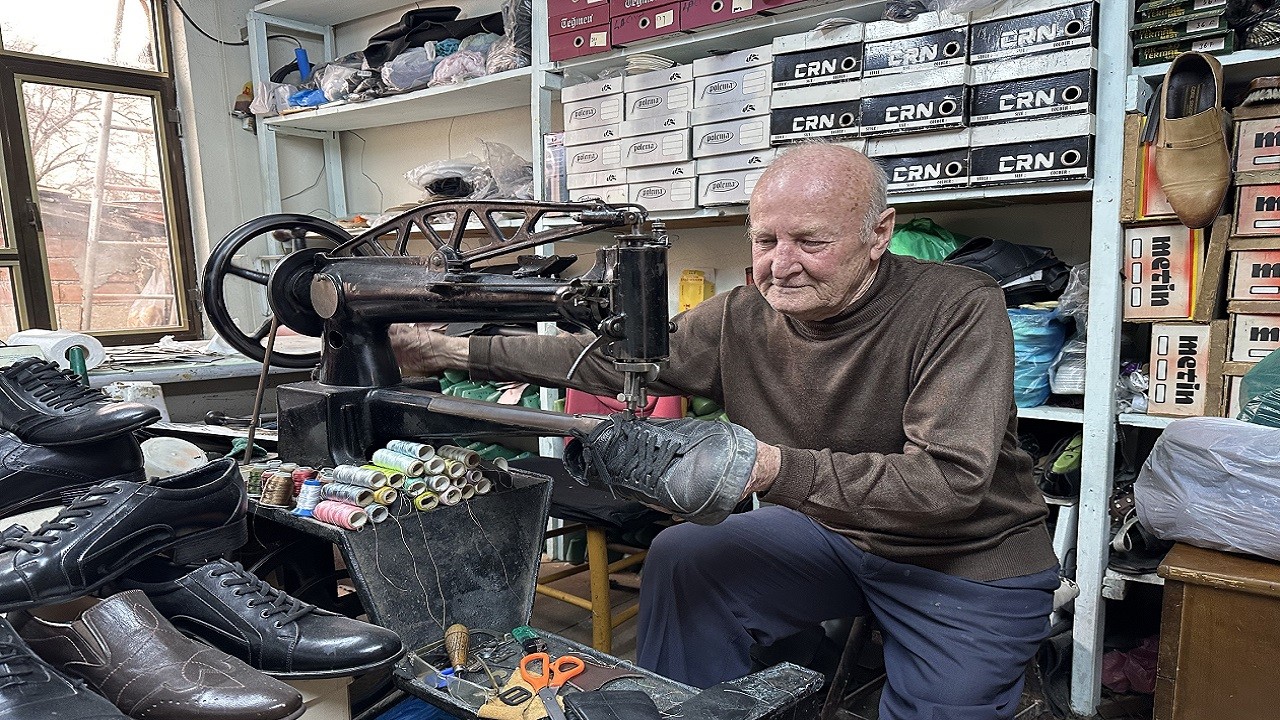 73'lük Metin Amca gençlere taş çıkartıyor