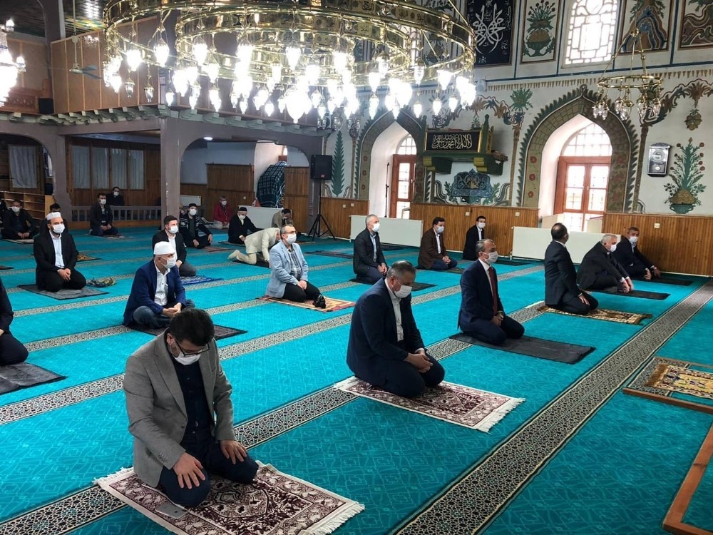 74 gün sonra ilk cuma namazı 