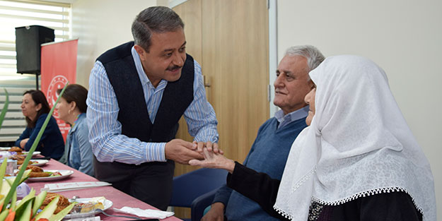 74 yaşındaki oğlu, 107 yaşındaki annesinin uzun ömür sırrını açıkladı: Kuru fasulye