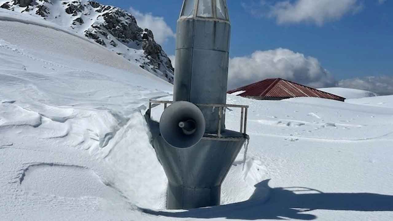 741 yıllık tarih kara gömüldü! Sadece minarenin ucu görünüyor!