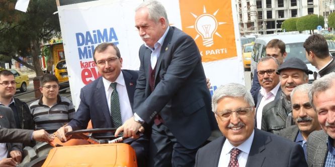 AK Partili Demiröz Akhisar’da destek istedi