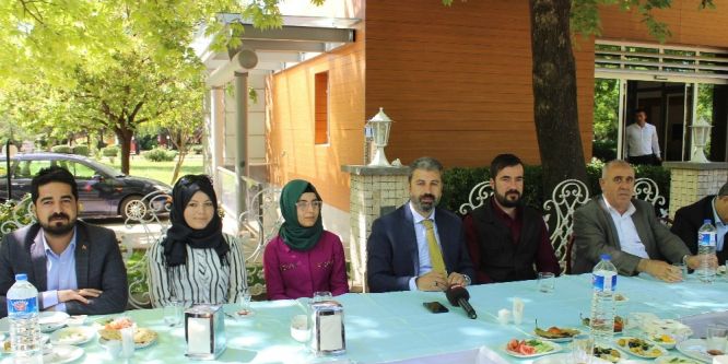 AK Parti gençlerle bir araya geldi