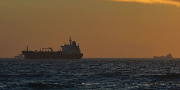 750 ton akaryakıt taşıyan gemi battı!