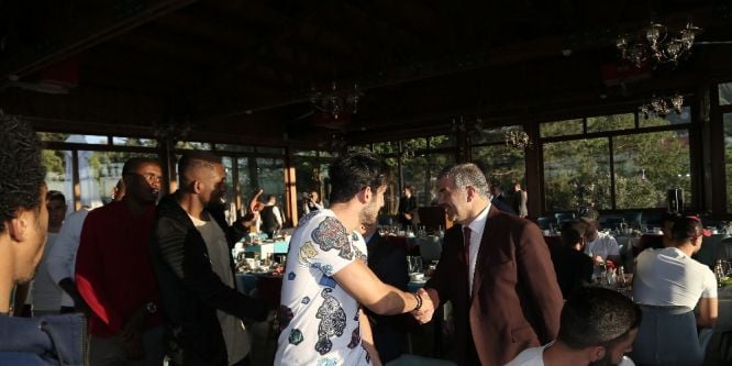 Şehrin başkanı şehrin takımıyla