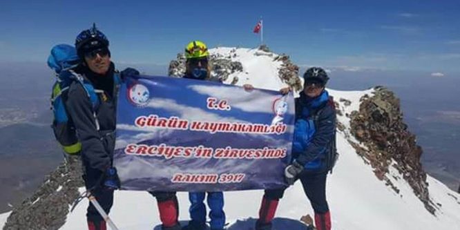 Gürünlü dağcılar Erciyes Dağı’na tırmandı