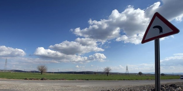 7,6 büyüklüğündeki deprem en çok orayı vurdu! Bölgede yollar 4 metre kaydı! Ürküten görüntü