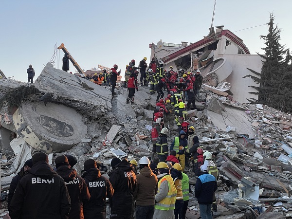 76 saat sonra gelen o haber! Bir aile böyle kurtuldu