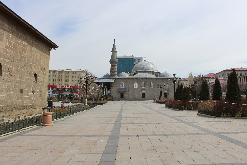 760 bin nüfusa sahip Erzurum’da yasağın ikinci günüde sessizlik hakim 