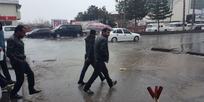 Tatvan’da yağmur yağışı