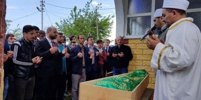 Liseli genç kalbine yenik düştü