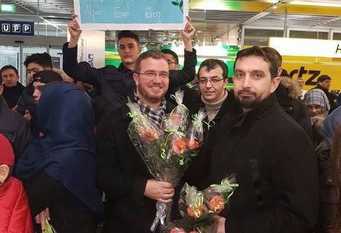 Öğrencilerini umreye götürdü