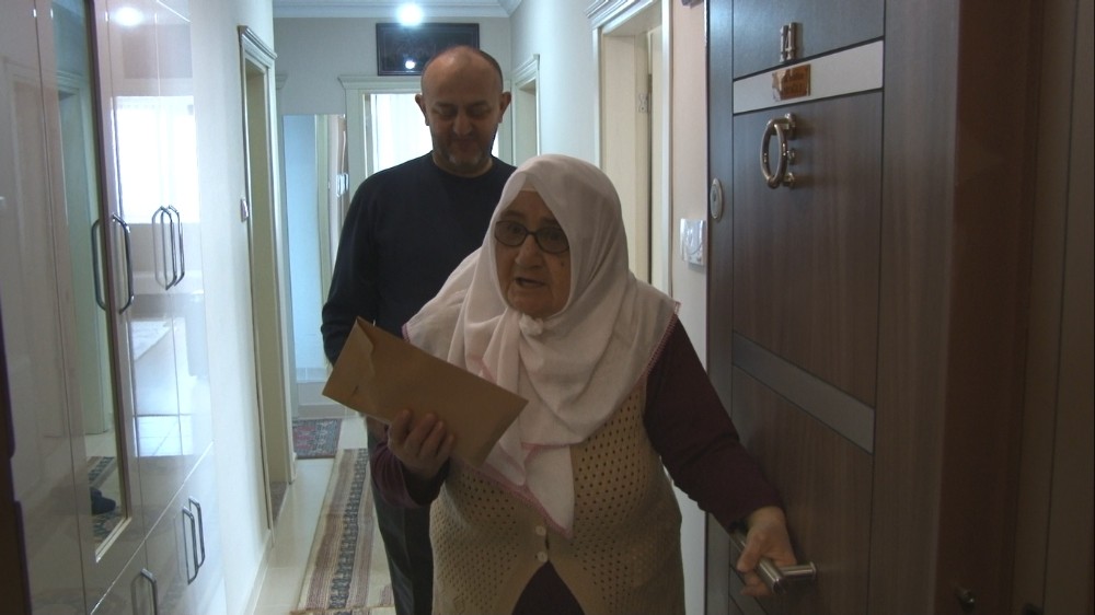 77 yaşındaki Hatice nineden duygulandıran bağış 