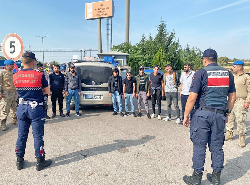 776 kaçak göçmen yakalandı: İnsan kaçakçısı, 30 organizatör gözaltına alındı