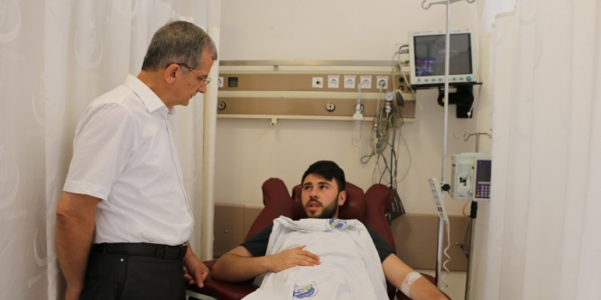SKHB Genel Sekreteri Sağlam, gıda zehirlenmesi geçiren işçileri ziyaret etti