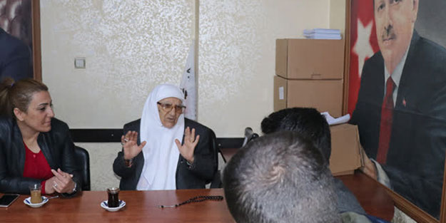 77'lik teyze, Erdoğan sevgisinden seçim çalışması yapıyor! 