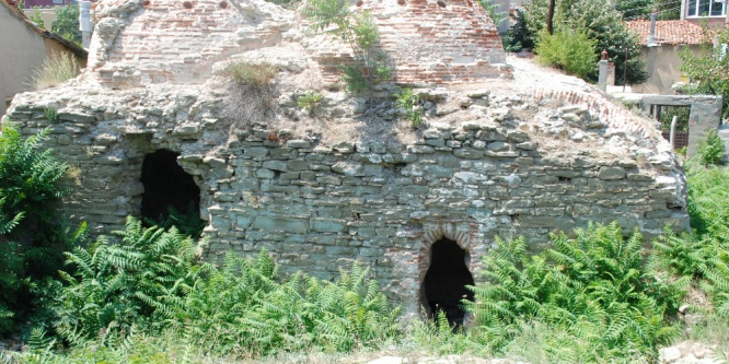 Tarihi hamam bakımsız kaldı