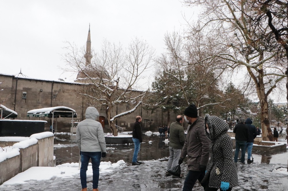 782 yıllık cami boş kaldı 
