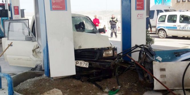 Freni boşalan araç petrol istasyonuna girdi: 6 yaralı