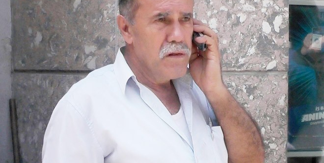 Telefon dolandırıcılarının aradığı şahıs gerçek polislere inanmadı