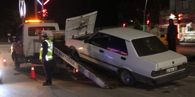 Polis aracına çarpıp kaçan sürücü yakalandı