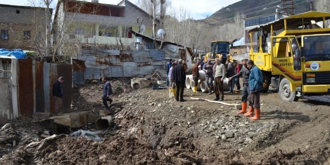 Muş’ta tahrip olan altyapı yenileniyor