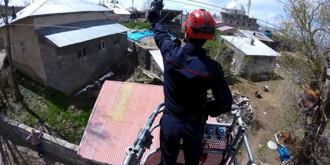 İtfaiyeden kuş kurtarma operasyonu