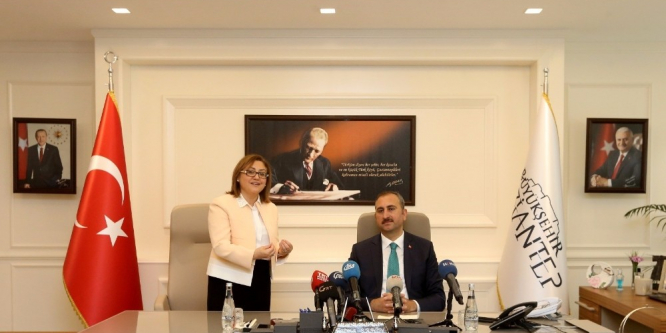 Adalet Bakanı Gül’den Şahin’e ziyaret