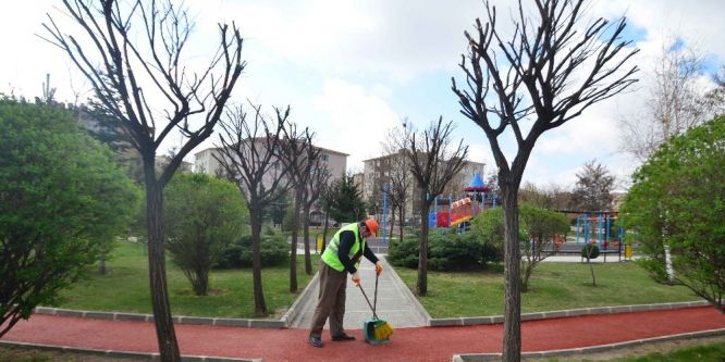 Pursaklar’ın parklarına bahar bakımı
