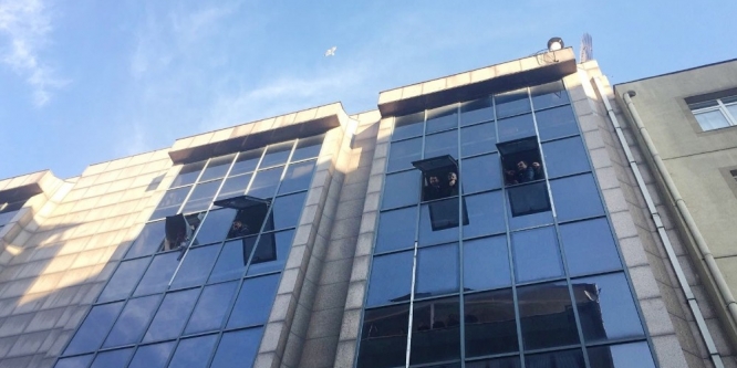 Kağıthane’de 7 katlı iş hanının bodrumunda yangın çıktı, çok sayıda işçi mahsur kaldı