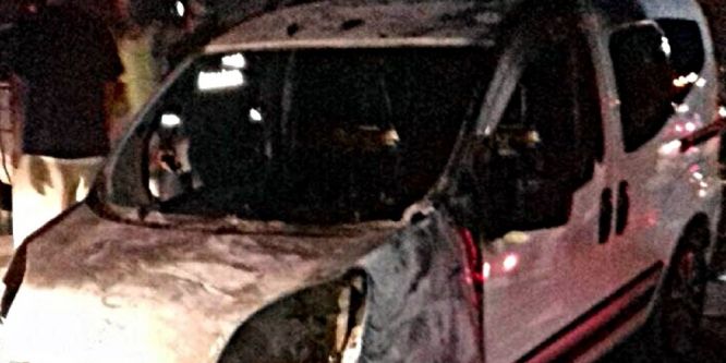 Şanlıurfa’da 4 otomobil kundaklandı