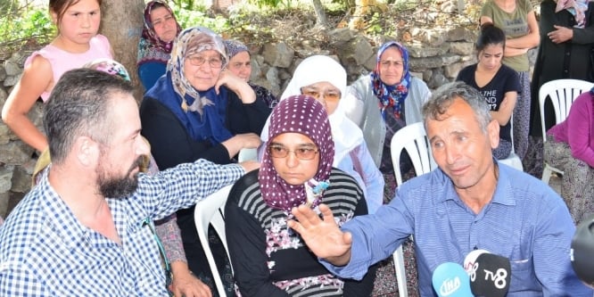 11 yıl sonra huzur içinde çocuklarının mezarına gittiler