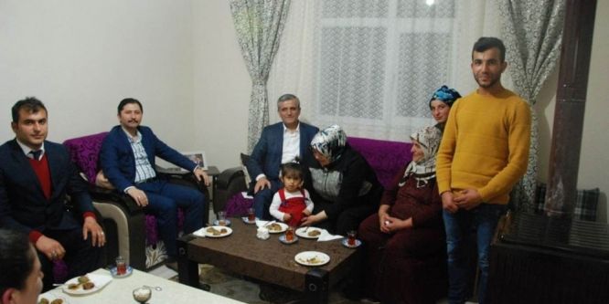 Vali Özefe, şehit ailesiyle iftar yaptı
