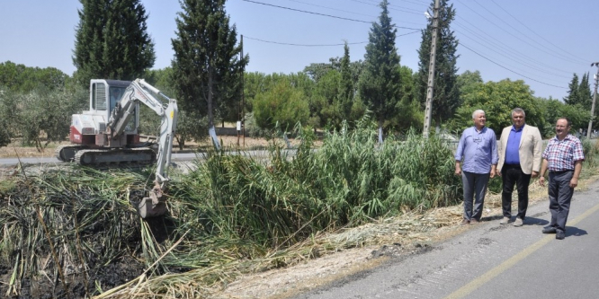 Hürriyet Mahallesi’nde 3 bin metrelik dere temizliği