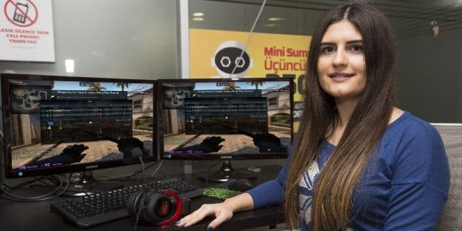 İzmirli genç kız e-sporda Türkiye’yi temsil ediyor
